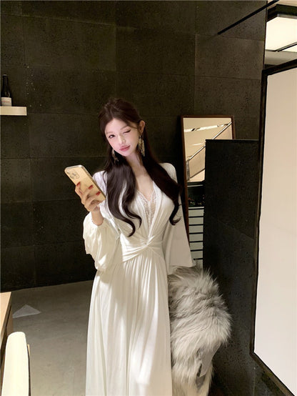 NA+ 淡香純慾蕾絲扭結拼接長款連身裙 白