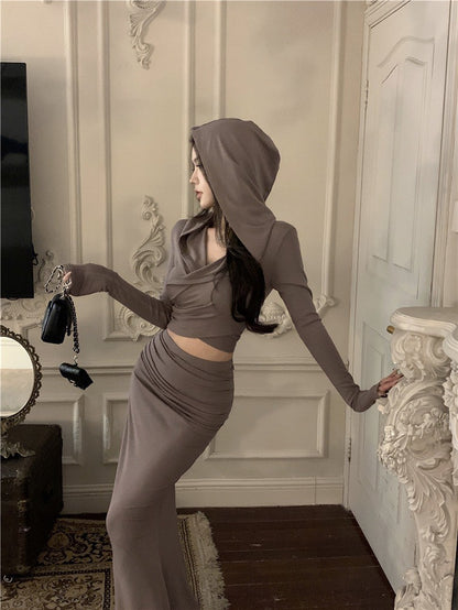 NA+ 「窈窕」復古回歸連帽交錯上衣/魚尾半身裙 沙丘色