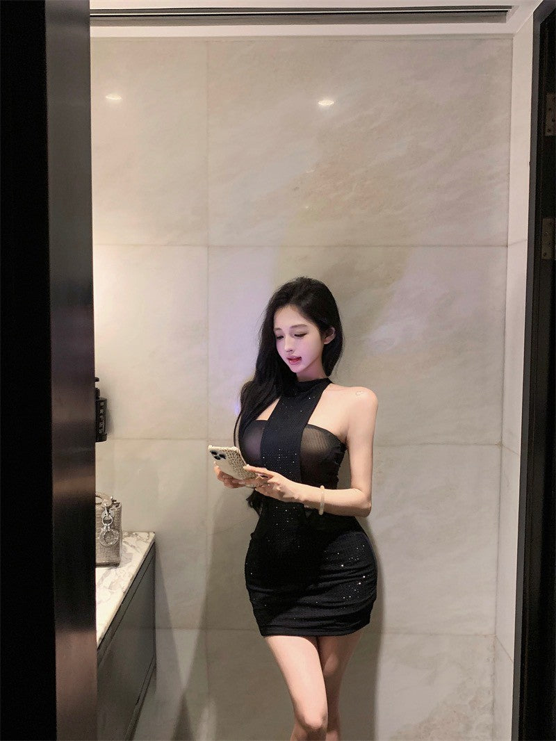 NA+ 性感美杜莎 燙鑽掛脖網紗包臀裙 黑