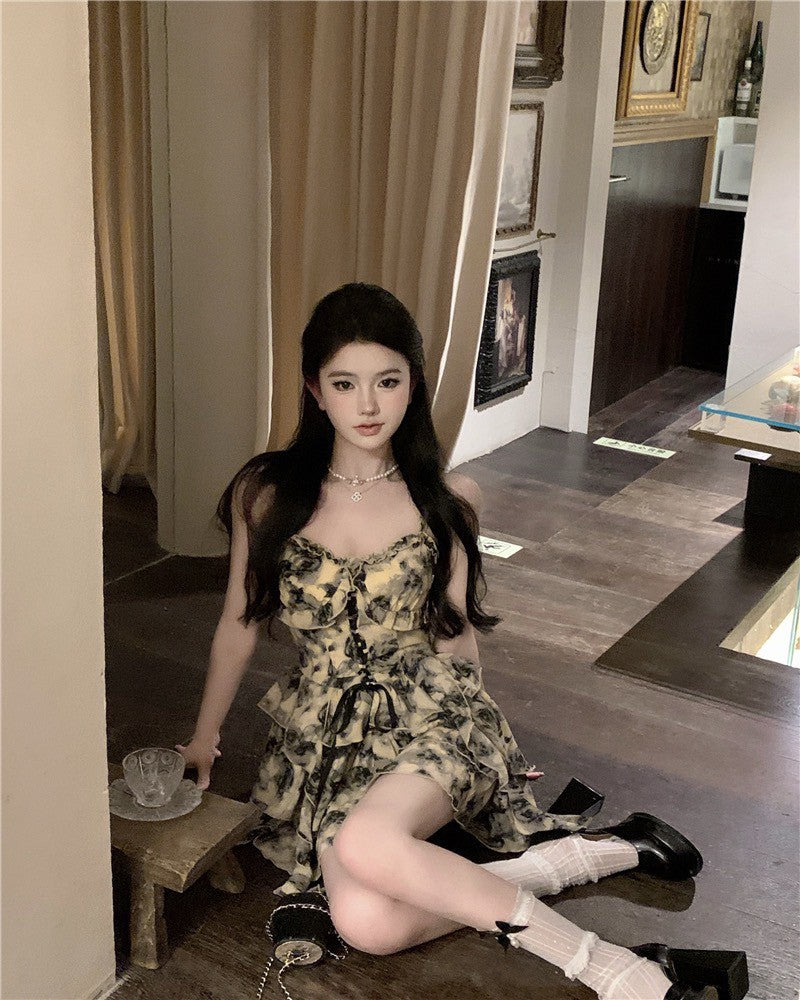 Na+ 復古玫瑰抽繩收腰馬甲蛋糕連身裙 黑印花