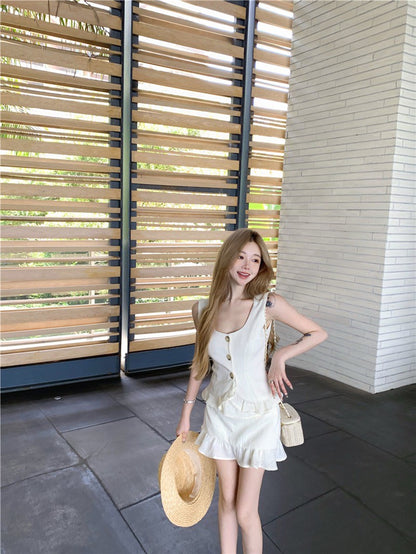 Na+ 荷葉圓舞曲 肌理鈕扣收腰馬甲 花苞半身裙 米