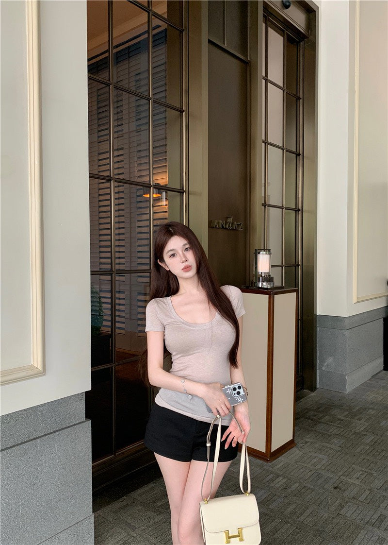 NA+ 若隱若現再續U領彈力上衣 奶黃/米咖