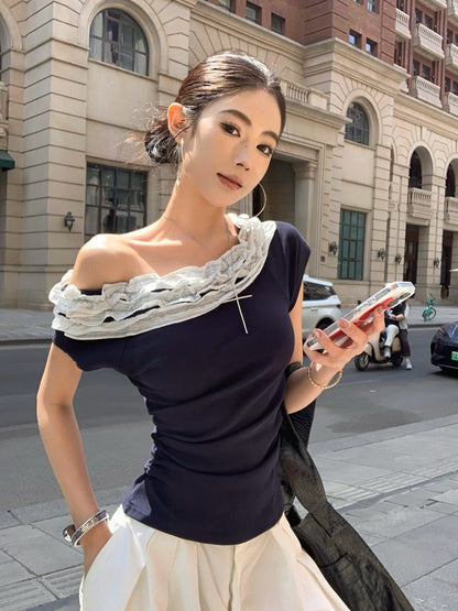 NA+ 簡約斜肩立體花邊拼接上衣 白/藏青