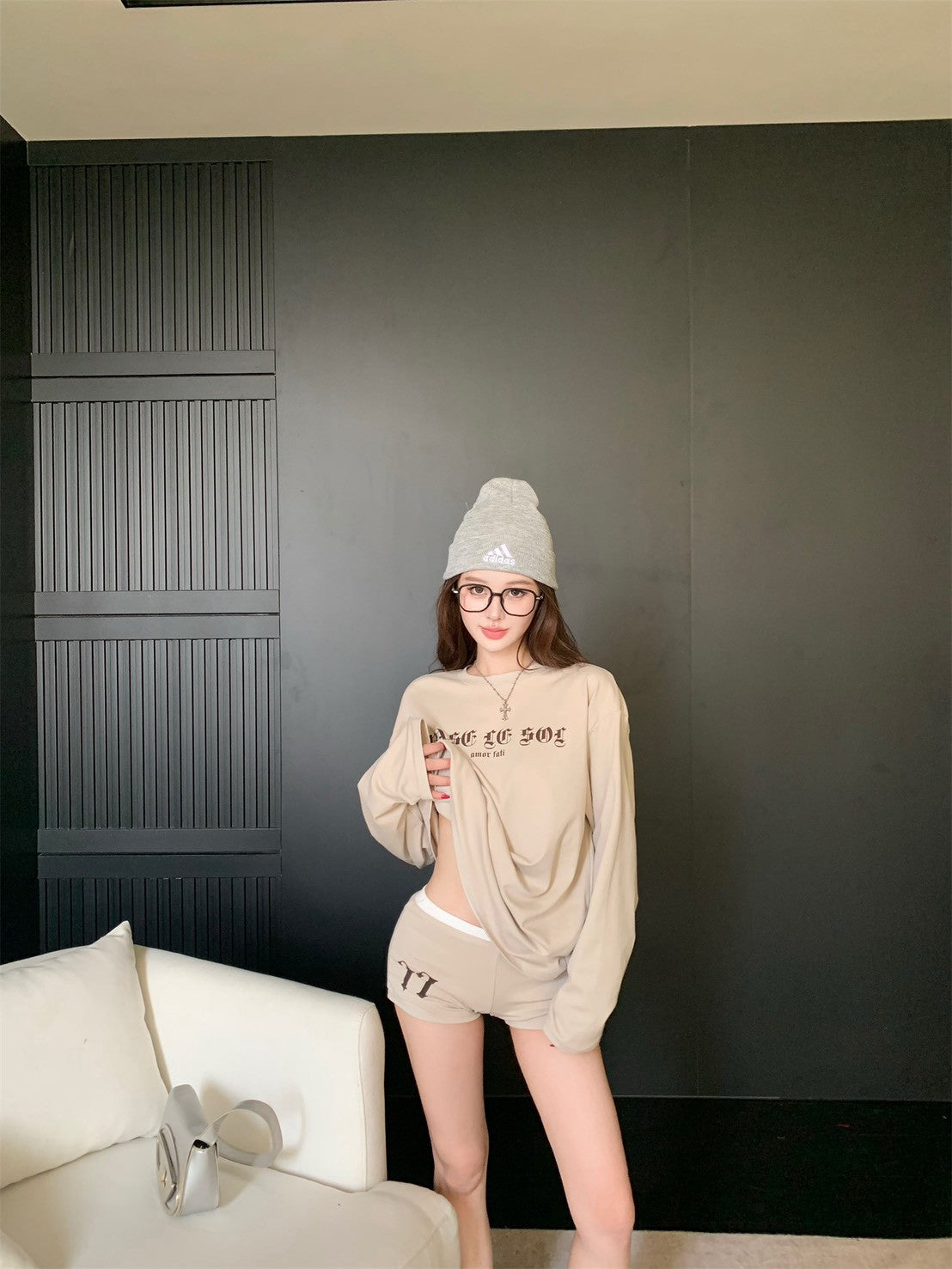 NA+ 居家Find out寬鬆字母上衣 拼接緊身短褲 奶茶色