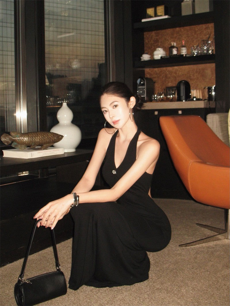 NA+ 性感晚宴美背掛脖連身裙 黑