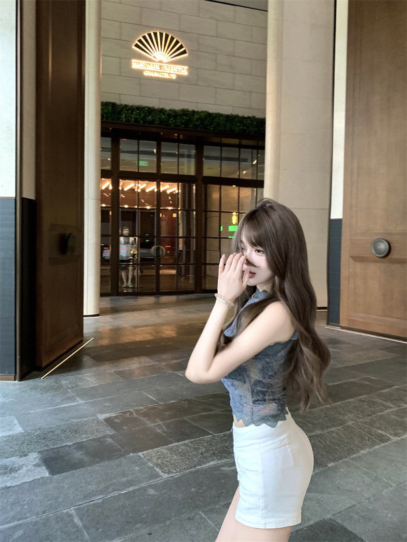 NA+ 俏麗蕾絲盤花修身背心