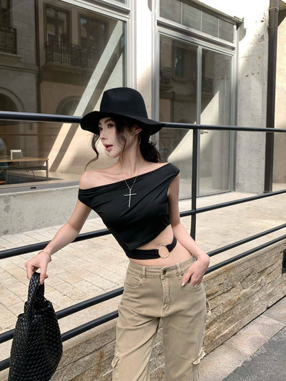 NA+ 鎖肩性感不對稱露腰修身上衣 黑