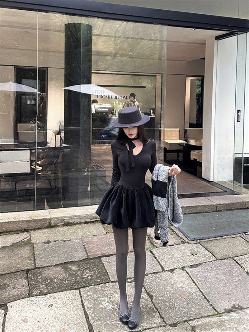 NA+ 千金歸來V領收腰花瓣澎澎赫本裙 黑
