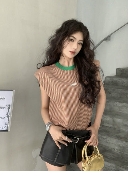 NA+ 熱愛復古味～高智感坎肩條紋上衣 深藍/咖