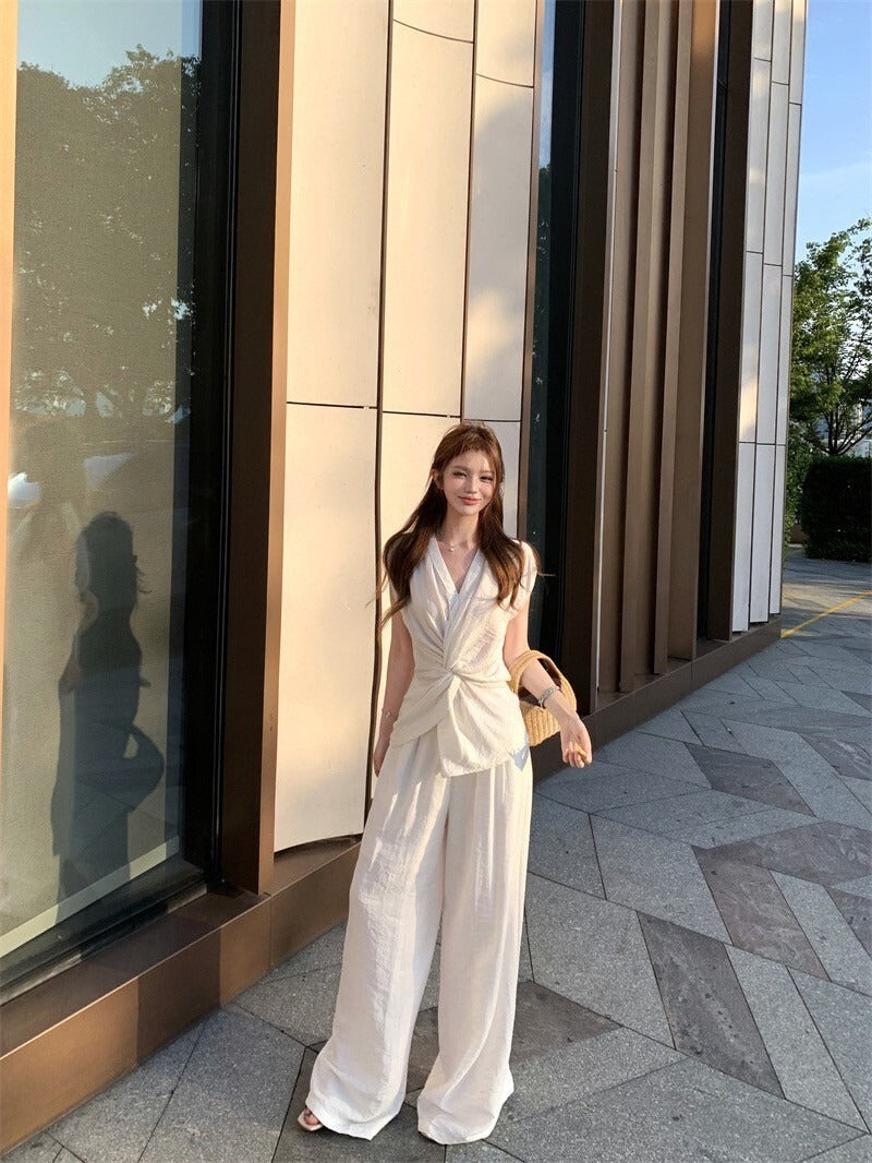 NA+ 解構老錢 不對稱扭結V領上衣/高腰闊腿褲 白