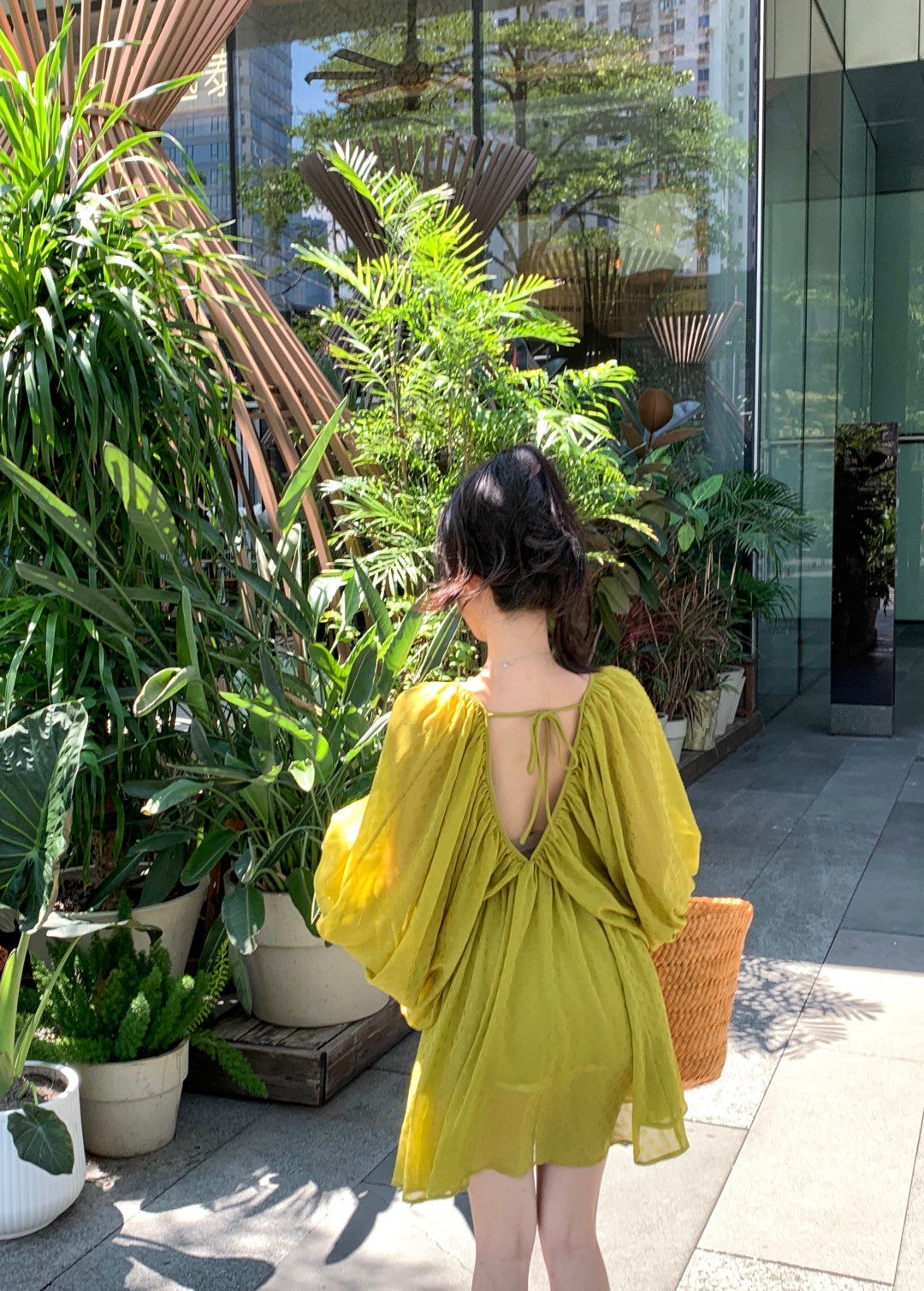 NA+ 漫步仙子渡假V擺雪紡燈籠袖上衣