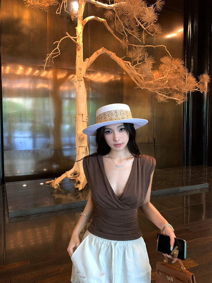 NA+ 復古著迷低V交錯修身咖色上衣