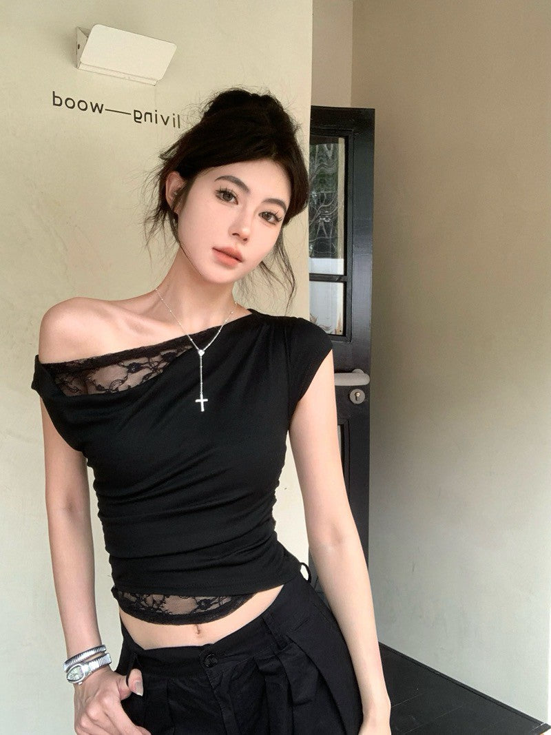 NA+ 蕾絲公主拼接蘯領斜肩上衣 白/黑