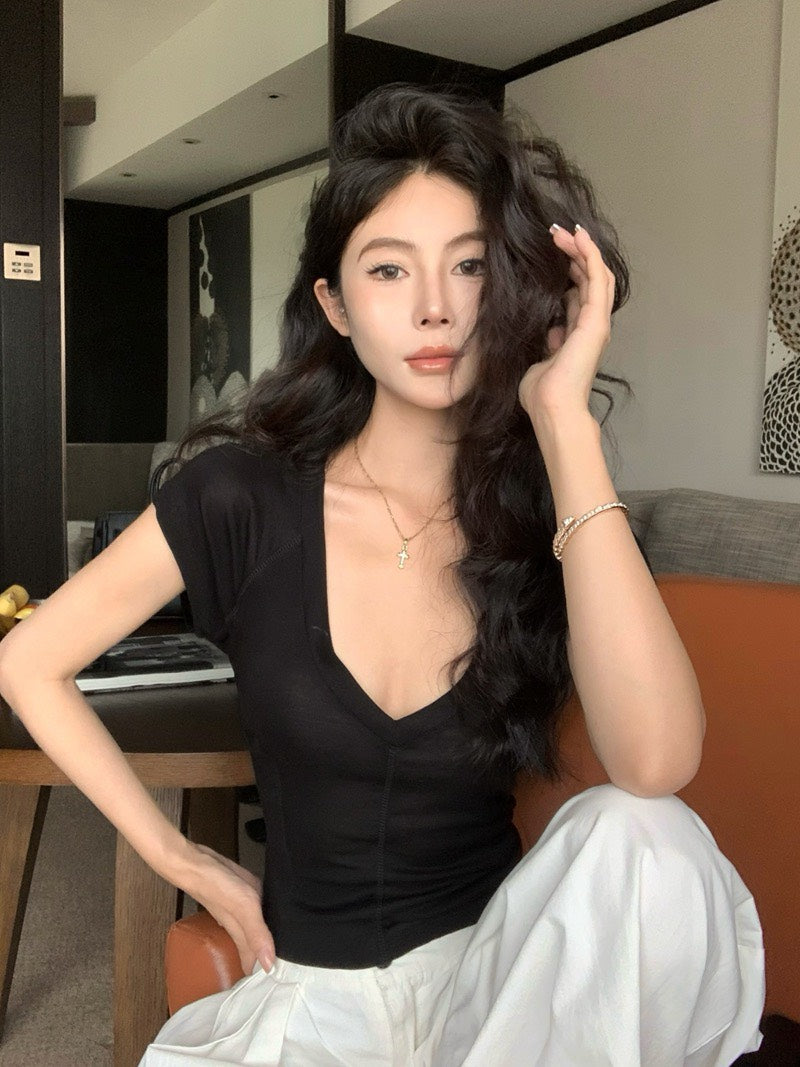 NA+ 好曲線仿魚骨微透視感V領上衣 白/黑