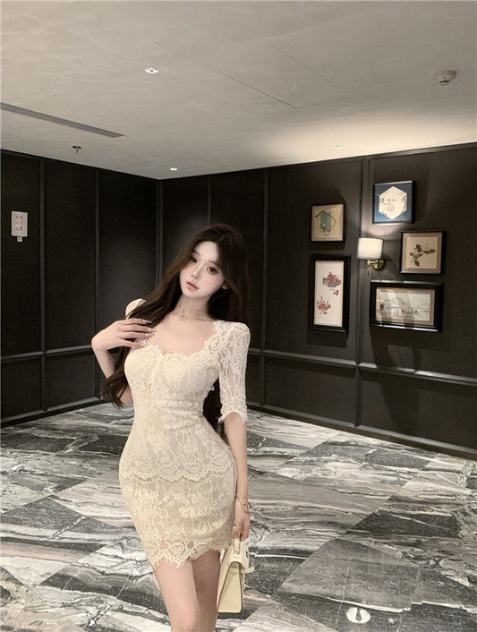 NA+ 嬌嬌感方領蕾絲短袖包臀裙 米色