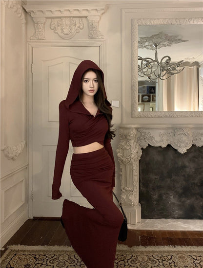 NA+ 「窈窕」復古回歸連帽交錯上衣/魚尾半身裙 波爾多紅/黑