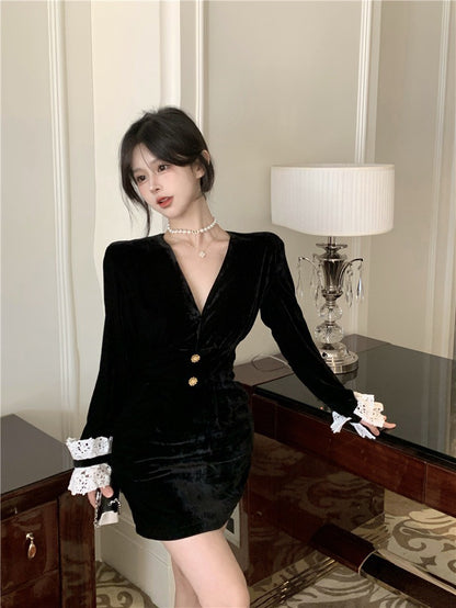 Na+ 復古蕾絲V領收腰絲鬆派對裙