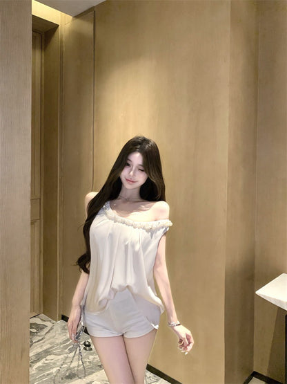 NA+ 緞面鑲珍氣質斜領上衣