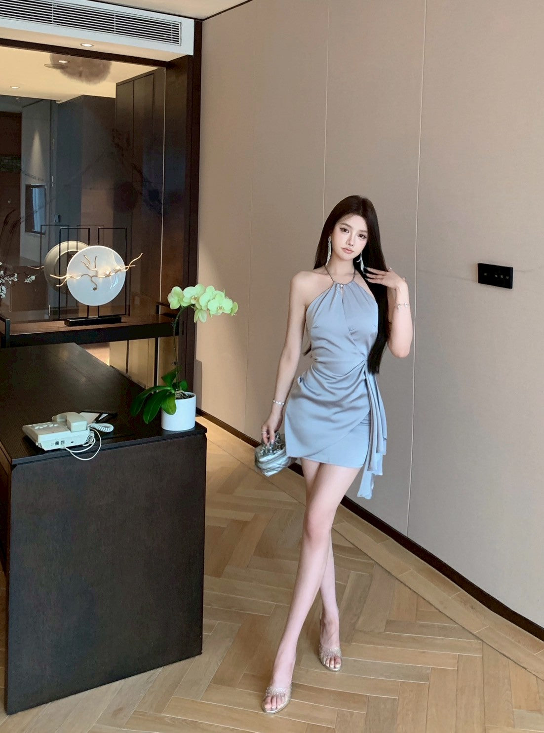 NA+ 獵殺極品高級掛脖繫帶緞面連身裙 灰