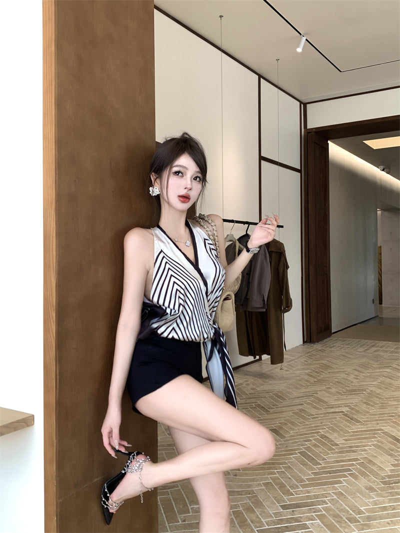 NA+ 老錢幾何印花緞面V領背心