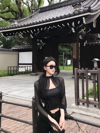 NA+ 神秘嘉柏麗斗篷透視披肩緞面背心套裝