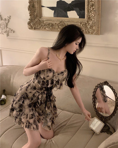 Na+ 復古歐式印花層層荷葉連身洋裝