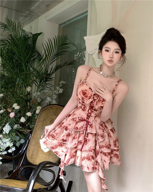 Na+ 復古玫瑰抽繩收腰馬甲蛋糕連身裙 紅印花