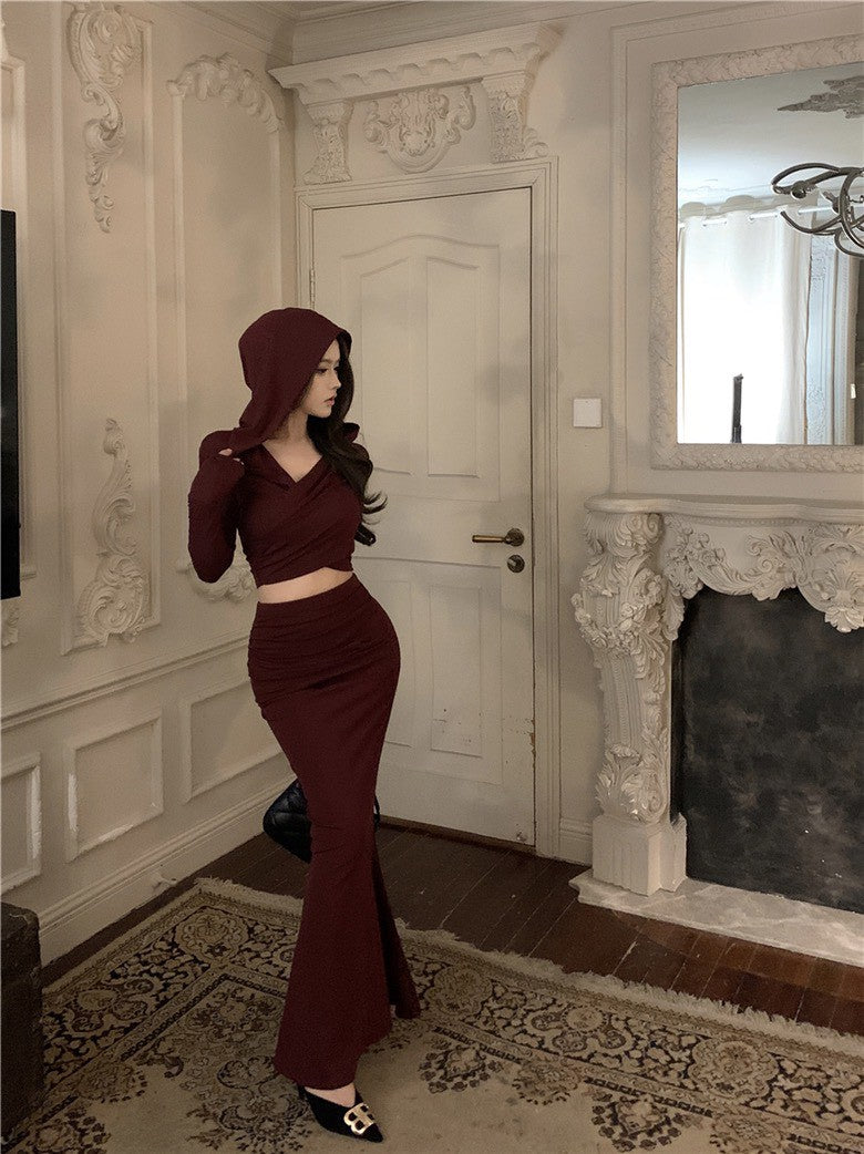 NA+ 「窈窕」復古回歸連帽交錯上衣/魚尾半身裙 波爾多紅/黑