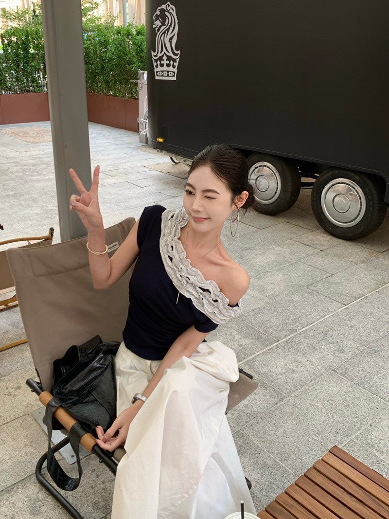 NA+ 簡約斜肩立體花邊拼接上衣 白/藏青