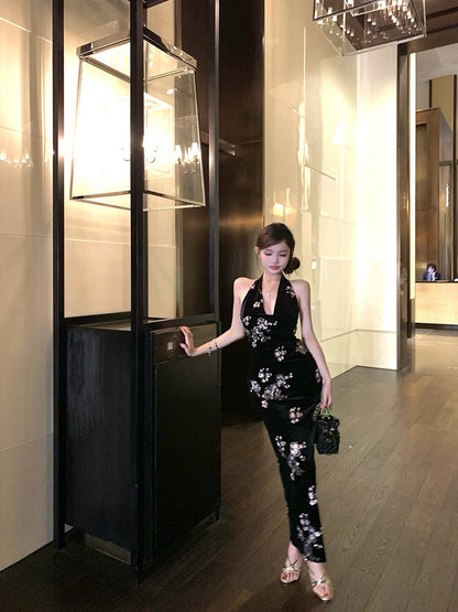 NA+ 晚意天香V領修身絲絨印花連身裙