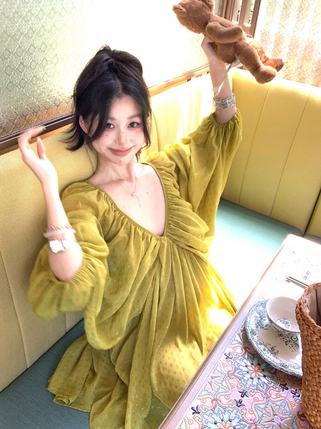 NA+ 漫步仙子渡假V擺雪紡燈籠袖上衣