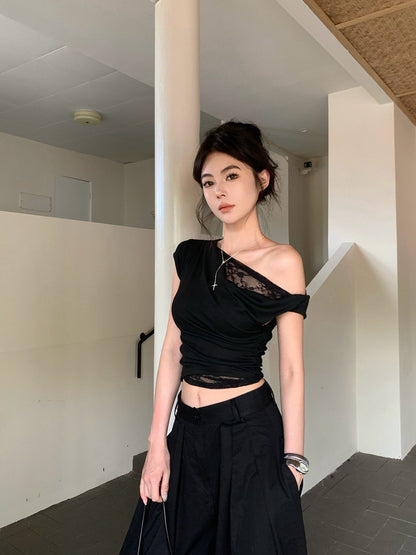 NA+ 蕾絲公主拼接蘯領斜肩上衣 白/黑