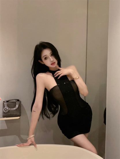 NA+ 性感美杜莎 燙鑽掛脖網紗包臀裙 黑