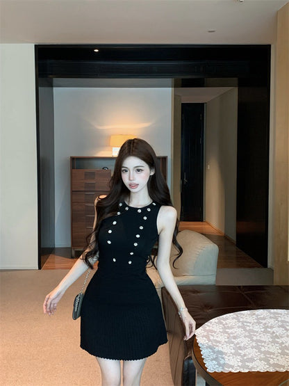 NA+ 古早氣質圓領釘珠針織背心/半身裙 白/黑