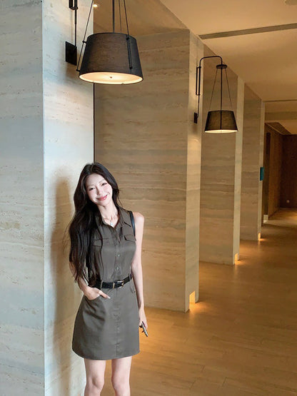 ''Na+''復古回潮 日常通勤polo領排扣連身裙 咖綠