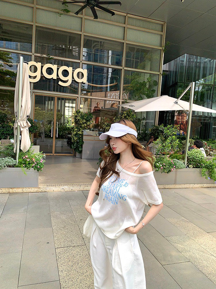 NA+ 百搭休閒斜肩透視字母上衣