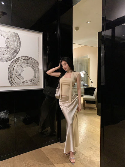 ''Na+''溫柔鄉定染鵝黃方領針織上衣 抓皺醋酸半身裙  金