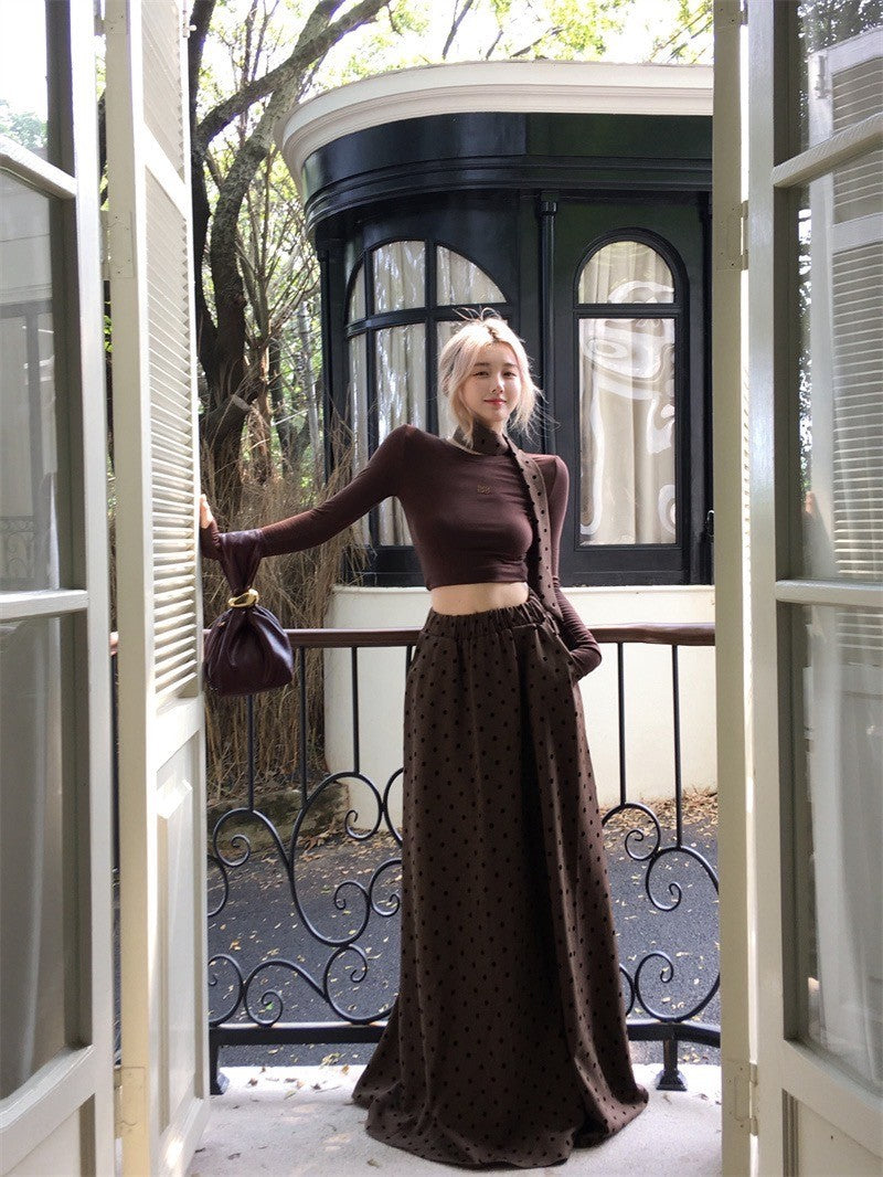 ''Na+''名貴老錢 燙鑽彈力短款咖色上衣 波點A字裙