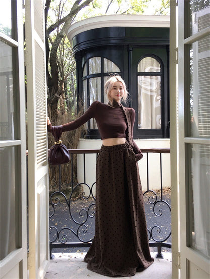 ''Na+''名貴老錢 燙鑽彈力短款咖色上衣 波點A字裙