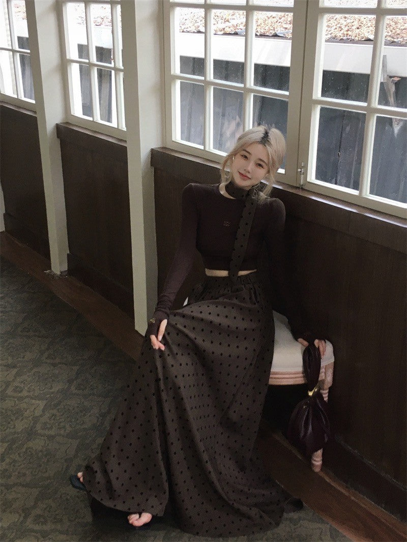 ''Na+''名貴老錢 燙鑽彈力短款咖色上衣 波點A字裙