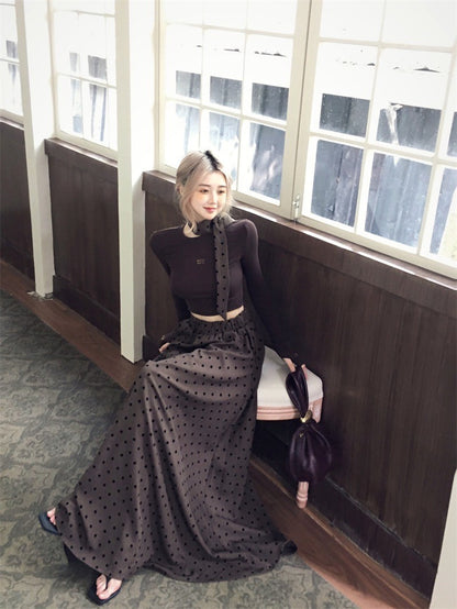 ''Na+''名貴老錢 燙鑽彈力短款咖色上衣 波點A字裙