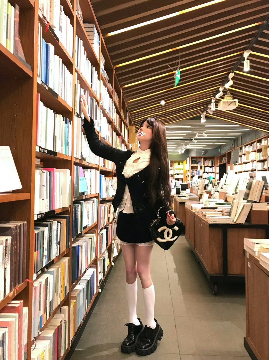 ''Na+''暗黑歌德 花邊修身白襯衫 厚磅毛衣外套 顯瘦黑色半身裙