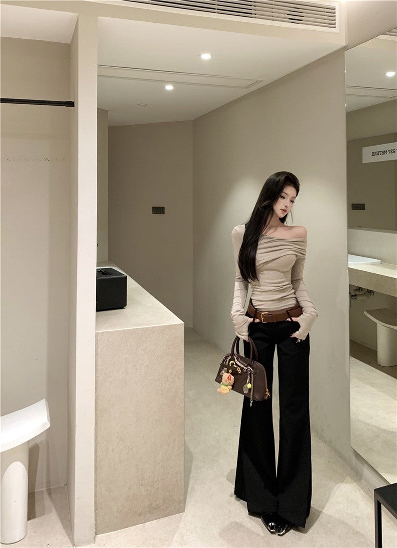 ''Na+''氣質溫柔 斜肩打摺修身卡色長袖上衣 中低腰黑色休閒褲