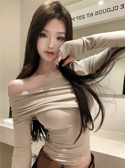 ''Na+''氣質溫柔 斜肩打摺修身卡色長袖上衣 中低腰黑色休閒褲