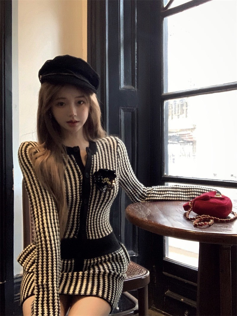''Na+''富家千金 高級感軟糯條紋收腰針織上衣 同色系半身裙 黑