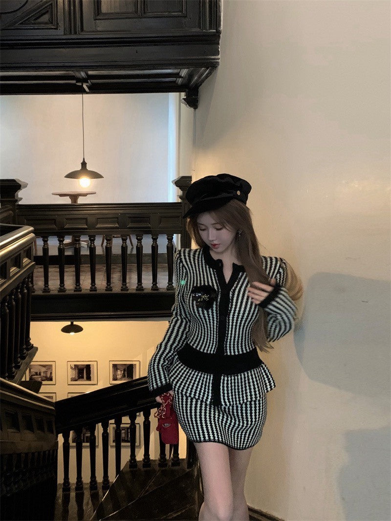 ''Na+''富家千金 高級感軟糯條紋收腰針織上衣 同色系半身裙 黑