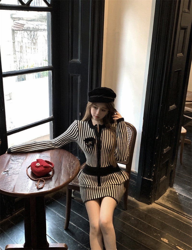 ''Na+''富家千金 高級感軟糯條紋收腰針織上衣 同色系半身裙 黑