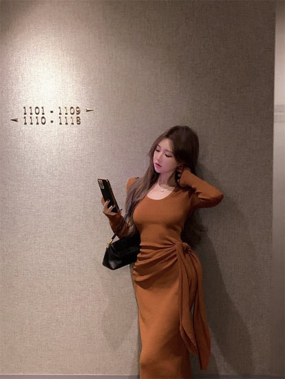 ''Na+''夕陽下溫柔 柔美U領側擺繫帶上衣 半身長裙 焦糖色