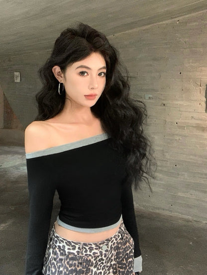 ''Na+''不分季節當辣妹 撞色包邊一字領彈力上衣 黑/深灰