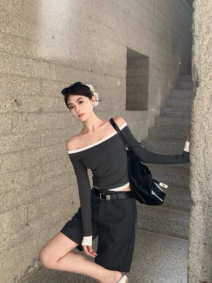 ''Na+''不分季節當辣妹 撞色包邊一字領彈力上衣 黑/深灰